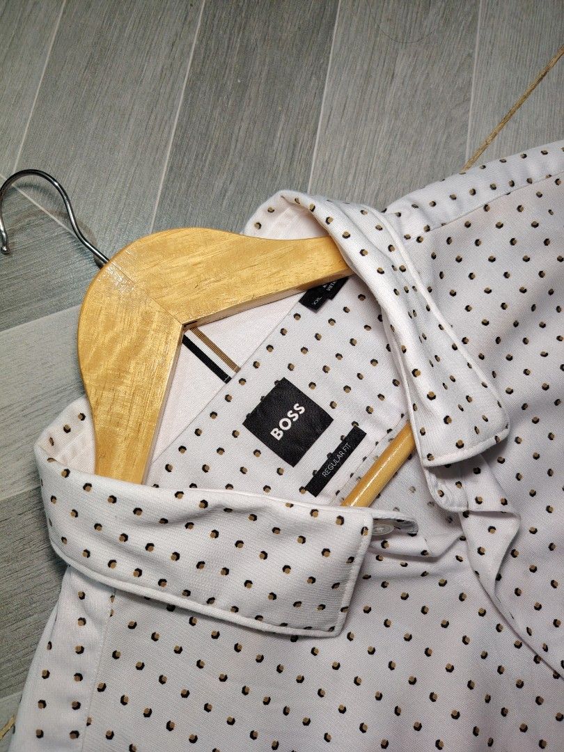 Hugo Boss Buttondown Longsleeve (Category: Tshirts & Polo Shirts ) located in Polomolok. Submitted by urfindsph (Listing ID 1466615352, Image 3). Description: Hugo Boss Longsleeve Buttondown Like new Dimes 24x30 No issue Pm sir.