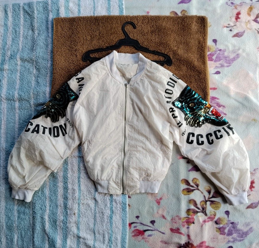 HuiHuiJia Brand (Category: Coats, Jackets and Outerwear) located in Alaminos. Submitted by yanthrifshop19 (Listing ID 1466689173, Image 1). Description: 🏷Size—xs-m ╭୨୧────────────୨୧╮ �🧺 𝐋𝐢𝐥' 𝐑𝐞𝐦𝐢𝐧𝐝𝐞𝐫𝐬� ╰୨୧────────────୨୧╯ ౨ৎ Items are'nt brand new but in high conditions ౨ৎ color may appear lighter or darker due to lighting. ౨ৎ Mine now, pay after invoice is sent ✿ ୨୧ ─────────── ୨୧ 🧸 𝐆𝐂𝐚𝐬𝐡 payment first 📦 𝐃𝐫𝐨𝐩𝐩𝐢𝐧𝐠 • 𝐏