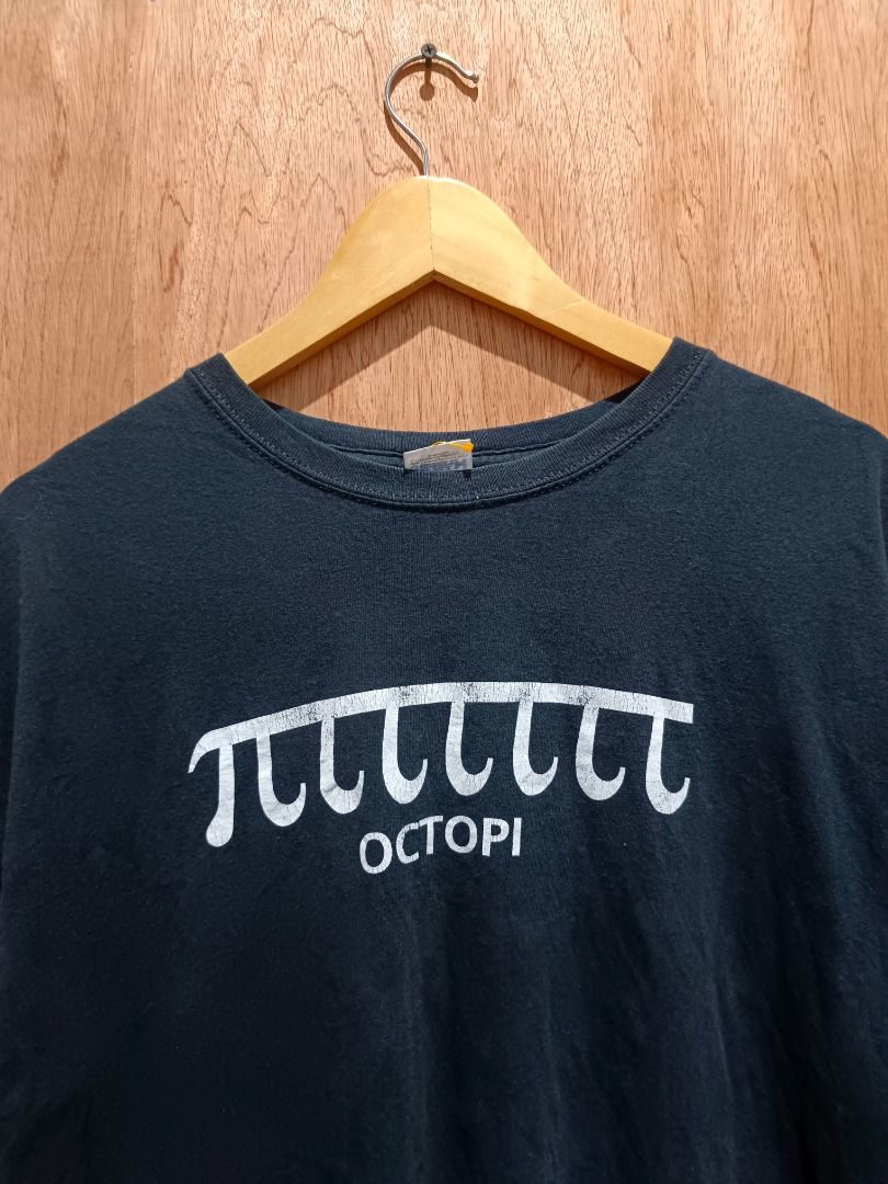 Humor y2k tee (Category: Tshirts & Polo Shirts ) located in Davao. Submitted by plan-b (Listing ID 1466666914, Image 2). Description: Size - XL Color rate - 9/10 Gildan tag.