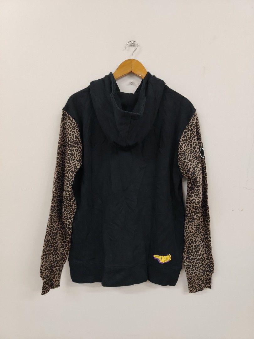 Hurley leopard swearshirt (Category: Coats, Jackets and Outerwear) located in Angeles City. Submitted by angelcloset141989 (Listing ID 1466612790, Image 3). Description: Width : 23 Length : 28 XL.