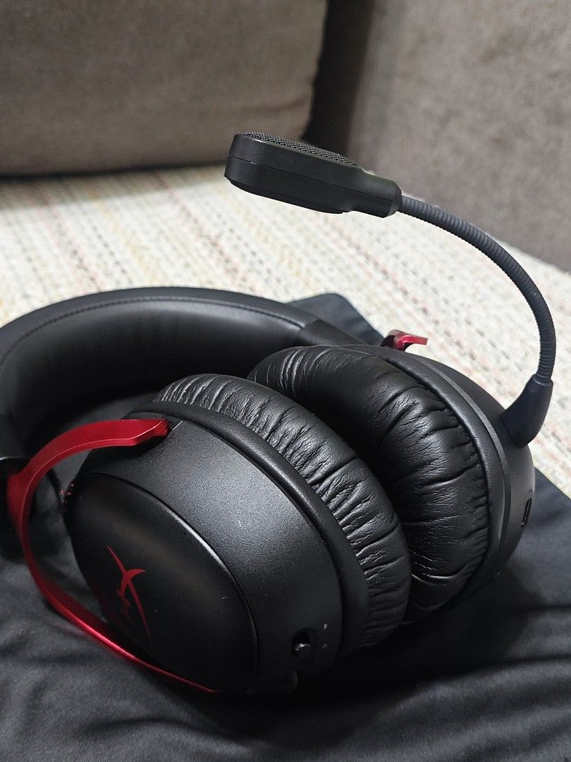 Hyper X Cloud 3 Wireless (Category: Headphones & Headsets) located in Quezon City. Submitted by joshuaeeee02 (Listing ID 1466568998, Image 3). Description: FOR SALE: HyperX Cloud III Wireless 🎧 📌 Brand New Condition / No Issue ✅ Complete with Box ✅ With Warranty from DataBlitz ✅ All Functions Working 100% ✅ Check All You Want / Test All You Want ✅ Pwede sa mga maarte sa gamit, very well-maintained! 💯 Guaranteed no issue. Feel free to inspect a