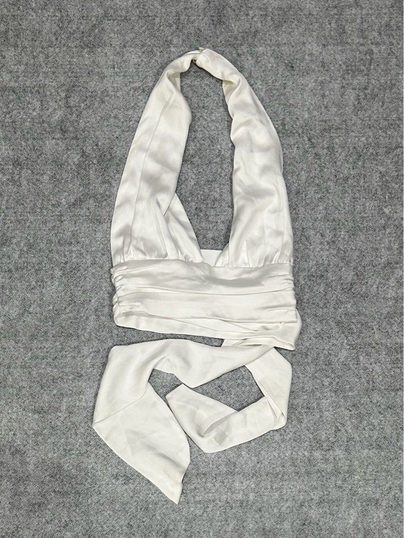 Indefeir Dainty Backless Plunge Top (Category: Others Tops) located in Balanga. Submitted by shenanigansph (Listing ID 1466571560, Image 1). Description: size: medium to large condition: 10/10 flaws: n/a rfs: decluttering 𝘊𝘖𝘓𝘖𝘙 𝘔𝘈𝘠 𝘝𝘈𝘙𝘠 𝘚𝘓𝘐𝘎𝘏𝘛𝘓𝘠 𝘋𝘜𝘌 𝘛𝘖 𝘓𝘐𝘎𝘏𝘛𝘐𝘕𝘎 🪩.