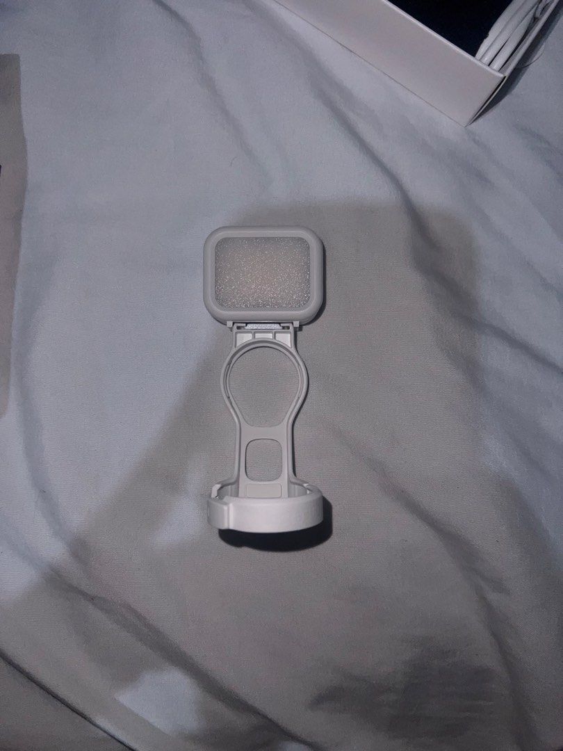 insta360 luna ultra fill light (Category: Camera Bags & Carriers) located in Quezon City. Submitted by pink31816 (Listing ID 1466757633, Image 3). Description: authentic, bought in amazon canada (so i could not refund it) rfs: i have insta360 luna pro and this is compatible with ultra price is negotiable willing to do exchange with white insta360 luna pro fill light.