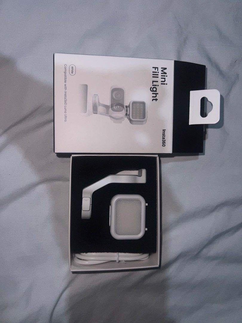 insta360 luna ultra fill light (Category: Camera Bags & Carriers) located in Quezon City. Submitted by pink31816 (Listing ID 1466757633, Image 2). Description: authentic, bought in amazon canada (so i could not refund it) rfs: i have insta360 luna pro and this is compatible with ultra price is negotiable willing to do exchange with white insta360 luna pro fill light.