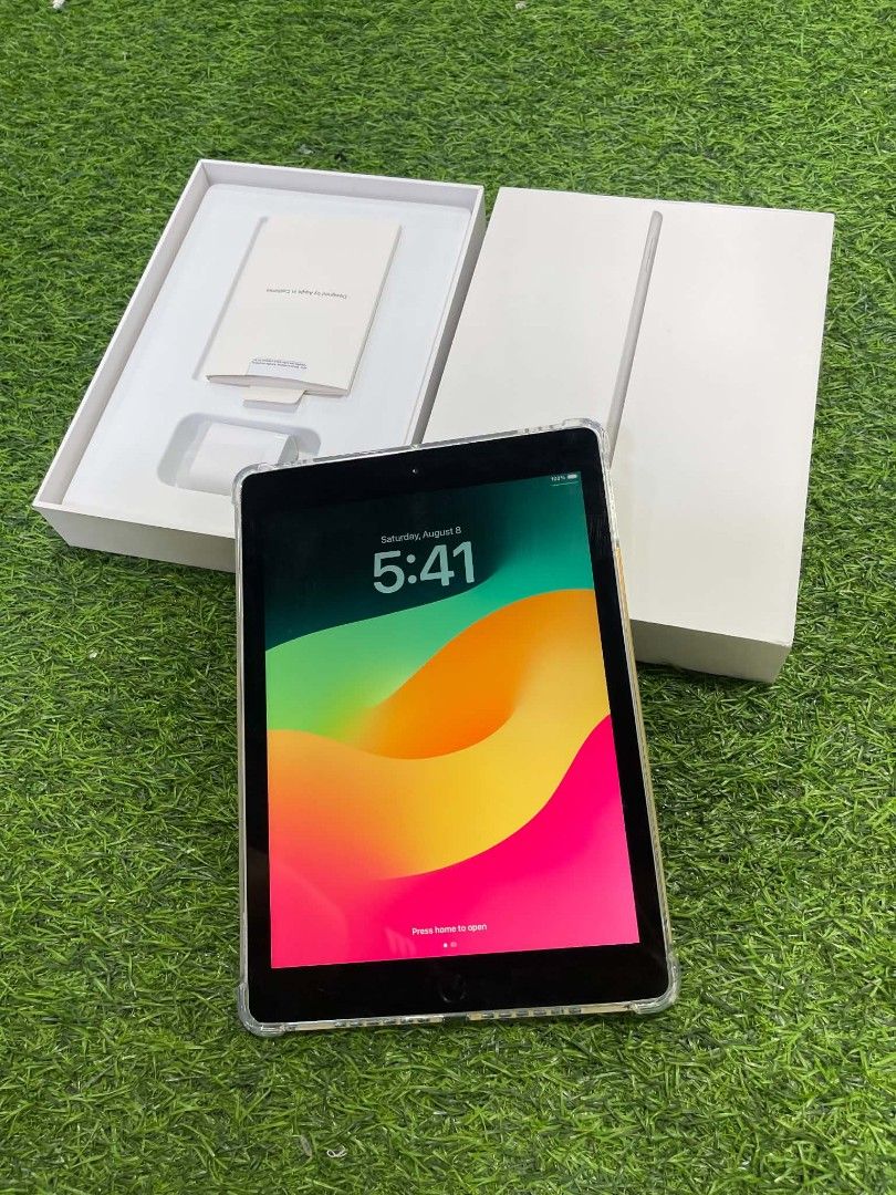 IPAD 6TH GEN (Category: iPad) located in Muntinlupa City. Submitted by yourgirlchari_ (Listing ID 1466659380, Image 3). Description: - Model: Apple iPad 6th Generation - Storage Capacity: 32GB - Condition: Excellent, well-maintained with clear display - Inclusion: Complete with original box and charger - Features: Smooth touchscreen, working front and rear cameras, updated iPadOS -WIFI USE ONLY - Meet-up Locations: Festival Supermall / Mercury Dr