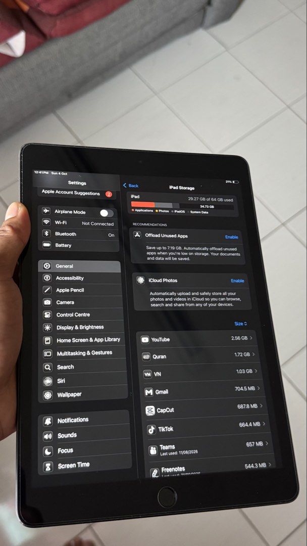 Ipad 9th Generation (Category: iPad) located in Shah Alam. Submitted by nielyusry (Listing ID 1466760196, Image 3). Description: Comes with box without charger. Reason for sell bcs finish my studies .