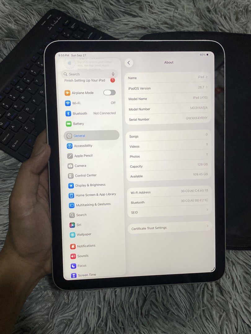 iPad A16 128gb (Category: iPad) located in Las Pinas. Submitted by riyuu_02 (Listing ID 1466616951, Image 2). Description: IPad A16 (11th Gen) 128GB 98% Battery health All Workings✅ No history of repair✅ No issues✅ Apple warranty until Oct 2026 Comes with keyboard, mouse, ipad bag and case price: ₱22k fix fix fix meetup preferred or via LBC.