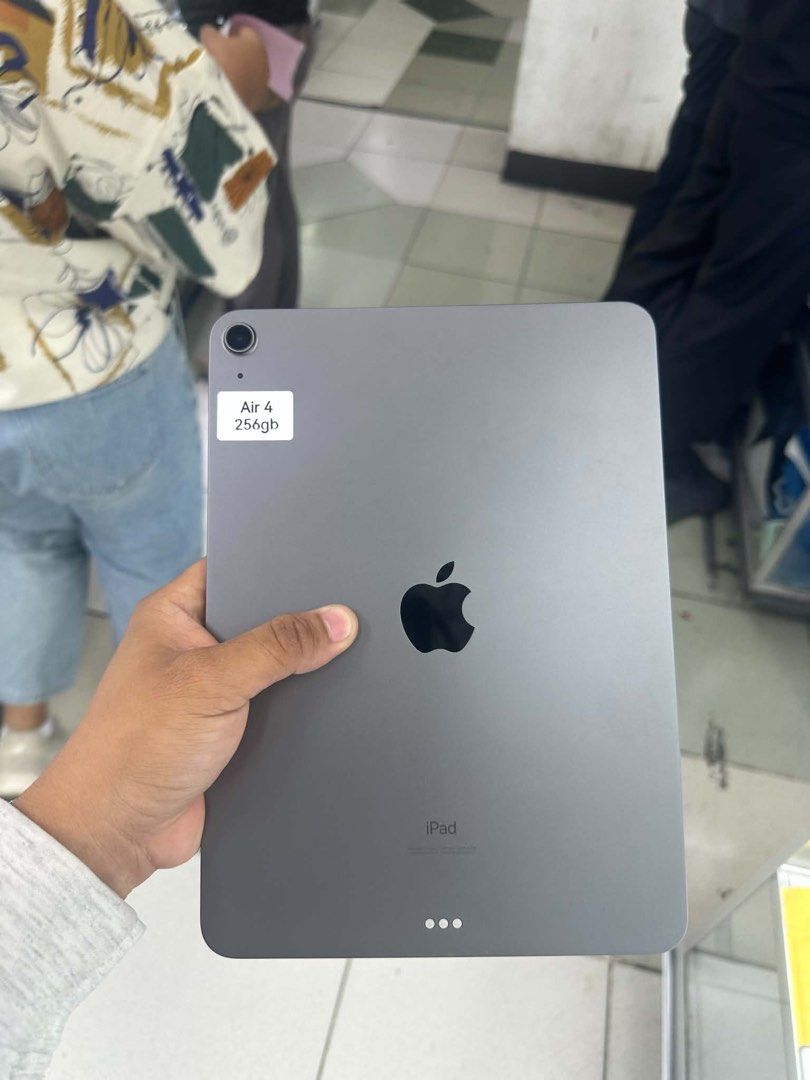 Ipad Air 4 256GB Wifi only no issues 99% smooth (Category: iPad) located in San Juan City. Submitted by najihahtelecomshop2018 (Listing ID 1466725347, Image 1). Description: Legit Store | Original unit FOR SALE | TRADE / SWAP ▫️INSTALLMENT thru: 🔸Credit Card (straight / installment) 🔸Ggives / Gcredit + 6% interest 🔸Spay Later + 6% interest (RFS: Buy and Sell any kinds of Gadgets) Description: Ipad Air 4 256GB Wifi only No hidden Issues No hist
