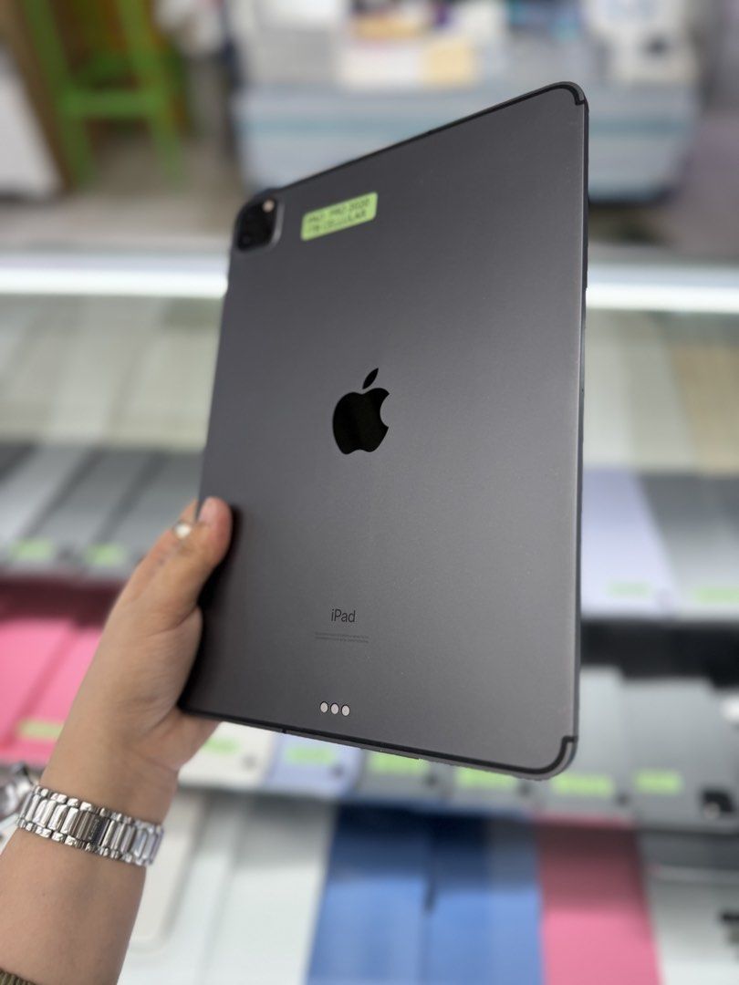Ipad Pro 2020 1tb Wifi + cellular no issues 11' inch openline (Category: iPad) located in San Juan City. Submitted by najihahtelecomshop2018 (Listing ID 1466572324, Image 2). Description: Legit Store | Original unit FOR SALE | TRADE / SWAP ▫️INSTALLMENT thru: 🔸Credit Card (straight / installment) 🔸Ggives / Gcredit + 6% interest 🔸Spay Later + 6% interest (RFS: Buy and Sell any kinds of Gadgets) Description: Ipad Pro 2020 1TB ( other GB are also