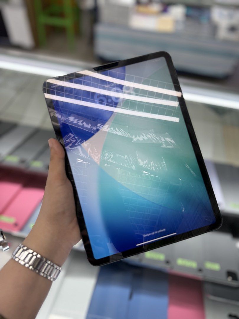 Ipad Pro 2020 1tb Wifi + cellular no issues 11' inch openline (Category: iPad) located in San Juan City. Submitted by najihahtelecomshop2018 (Listing ID 1466572324, Image 3). Description: Legit Store | Original unit FOR SALE | TRADE / SWAP ▫️INSTALLMENT thru: 🔸Credit Card (straight / installment) 🔸Ggives / Gcredit + 6% interest 🔸Spay Later + 6% interest (RFS: Buy and Sell any kinds of Gadgets) Description: Ipad Pro 2020 1TB ( other GB are also