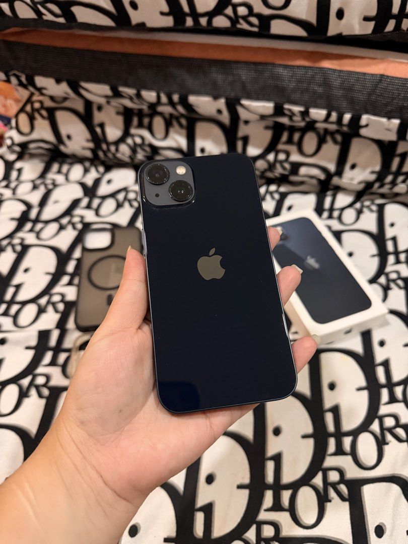 IPHONE 13 (Category: iPhone 13 Series) located in Batangas. Submitted by stopandshopforluxury (Listing ID 1466659340, Image 3). Description: IPHONE 13 128GB, Midnight blue. FACTORY UNLOCKED NO FLAWS UNLI RESET Inclusions: Unit, box, original casetify, other cases Meet ups: SM Sto. Tomas, Waltermart Tanauan, nearby areas..