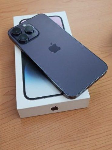 IPHONE 14 PROMAX 256gb (Globe Locked) (Category: iPhone 14 Series) located in Manila. Submitted by bbymartin (Listing ID 1466631227, Image 3). Description: 📱 iPhone 14 Pro Max Condition: ✅ Excellent / Well-Maintained • No dents, no scratches on screen & body • No cracks, no hidden issues • Battery Health: Great at 85% max cap (well-cared for) • Always kept in case + screen protector since day 1 Package Includes: ✅ Original Apple Box (complete & 