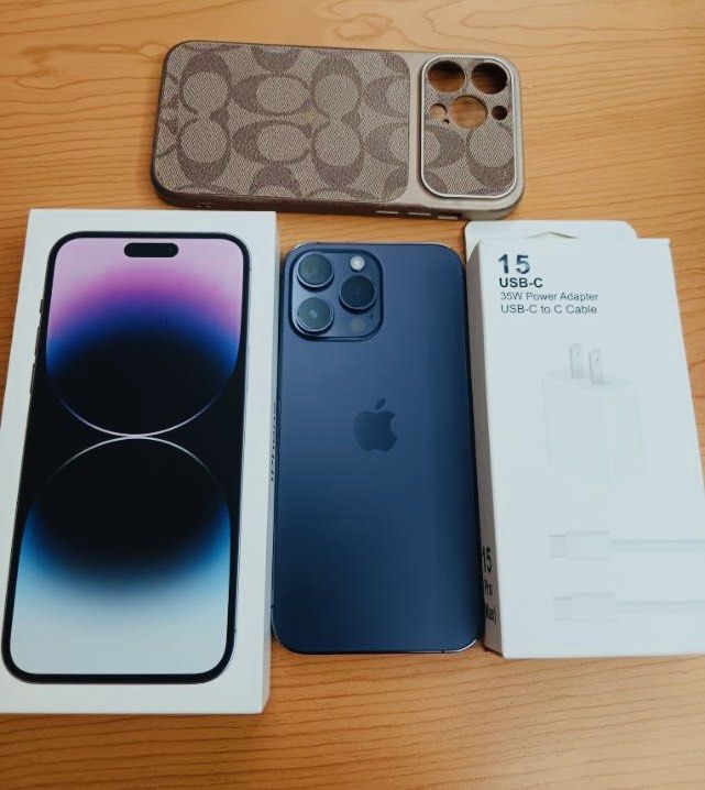 IPHONE 14 PROMAX 256gb (Globe Locked) (Category: iPhone 14 Series) located in Manila. Submitted by bbymartin (Listing ID 1466631227, Image 2). Description: 📱 iPhone 14 Pro Max Condition: ✅ Excellent / Well-Maintained • No dents, no scratches on screen & body • No cracks, no hidden issues • Battery Health: Great at 85% max cap (well-cared for) • Always kept in case + screen protector since day 1 Package Includes: ✅ Original Apple Box (complete & 