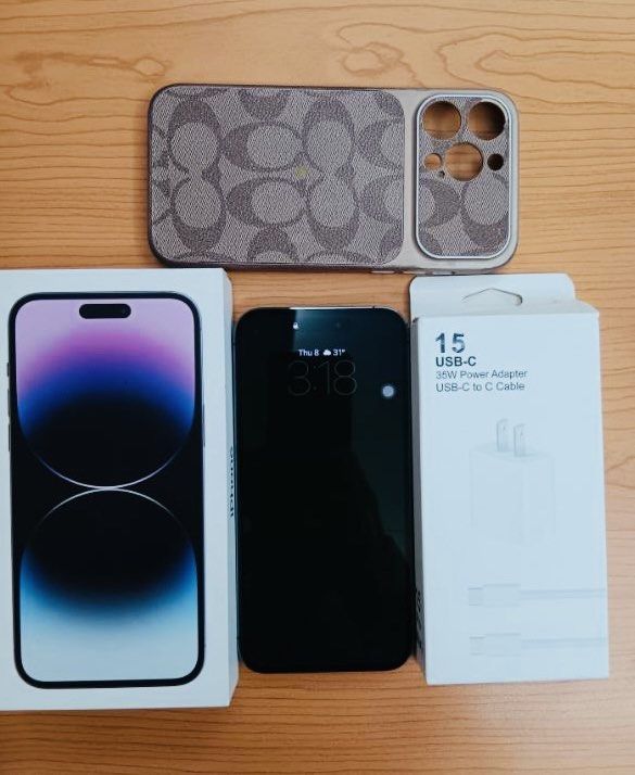 IPHONE 14 PROMAX 256gb (Globe Locked) (Category: iPhone 14 Series) located in Manila. Submitted by bbymartin (Listing ID 1466631227, Image 1). Description: 📱 iPhone 14 Pro Max Condition: ✅ Excellent / Well-Maintained • No dents, no scratches on screen & body • No cracks, no hidden issues • Battery Health: Great at 85% max cap (well-cared for) • Always kept in case + screen protector since day 1 Package Includes: ✅ Original Apple Box (complete & 