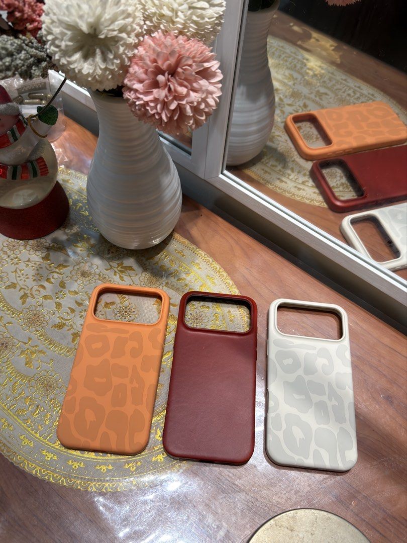 Iphone 17/18 promax case (Category: Cases & Sleeves) located in Quezon City. Submitted by misislee04 (Listing ID 1466716162, Image 2). Description: na fit lang sa cp good as new pls check photo 3 for 350 only!! .