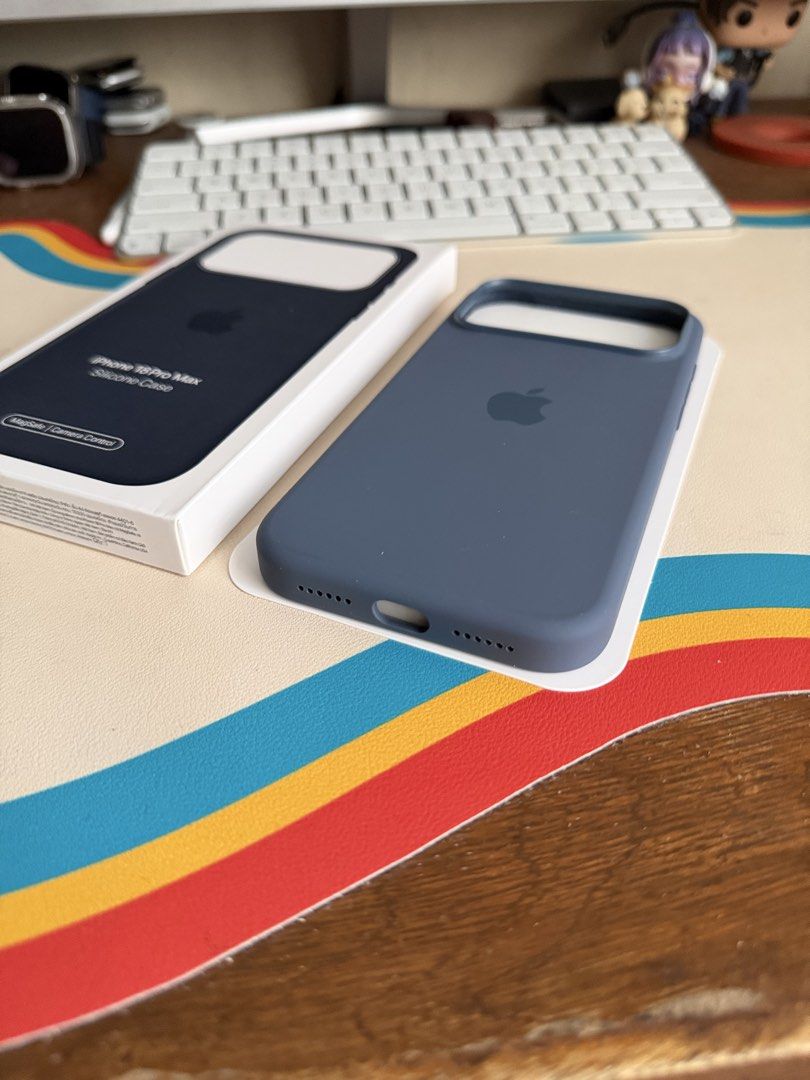 iPhone 18 Pro Max MagSafe Silicone Case [Midnight Black] (Category: Cases & Sleeves) located in Manila. Submitted by razelysonn (Listing ID 1466602816, Image 2). Description: Fixed price, lots of stock available on hand :) - copy only .