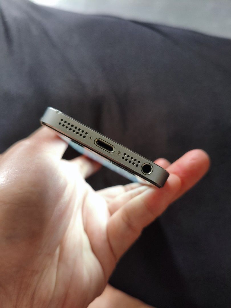 iPhone 5s 16gb space gray mic not working (Category: Others) located in Cavite. Submitted by cappfinds86177 (Listing ID 1466684813, Image 2). Description: see pics for details cod lalamove or shipping mic not working.