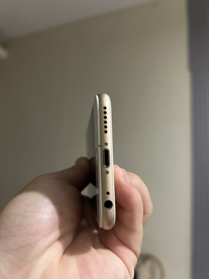 iPhone 6 (Category: iPhone 6 Series) located in Manila. Submitted by mihos.garage.sale (Listing ID 1466599482, Image 3). Description: MAKE AN OFFER! 😉 - Model: Apple iPhone 6 - Color: Gold - Storage: 32GB - Screen: Clean and intact - Ideal as a backup phone or for daily basic tasks - Meetups available in Manila area.