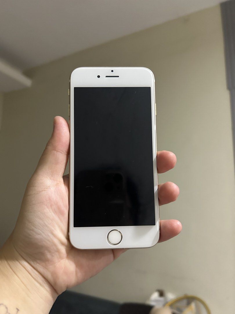 iPhone 6 (Category: iPhone 6 Series) located in Manila. Submitted by mihos.garage.sale (Listing ID 1466599482, Image 1). Description: MAKE AN OFFER! 😉 - Model: Apple iPhone 6 - Color: Gold - Storage: 32GB - Screen: Clean and intact - Ideal as a backup phone or for daily basic tasks - Meetups available in Manila area.