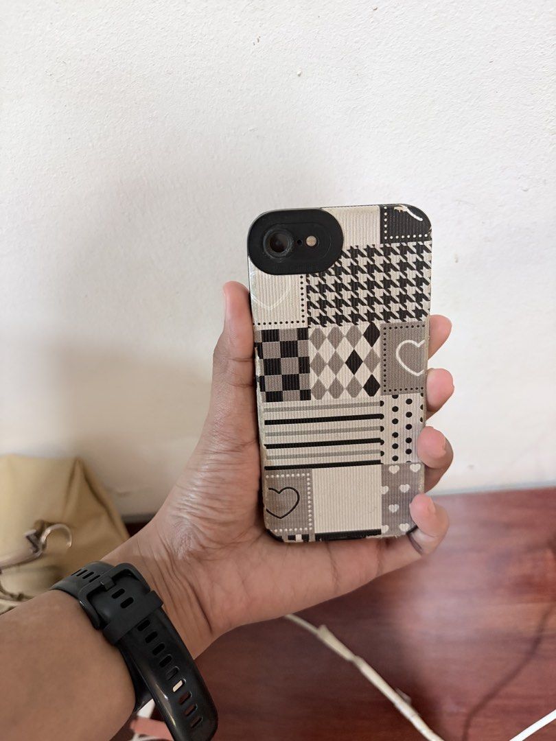 iphone SE 2022 (Category: Cases & Sleeves) located in Manila. Submitted by nagm___ (Listing ID 1466621000, Image 2). Description: fs: iphone SE 2022 battery health: 80% smart sim only.