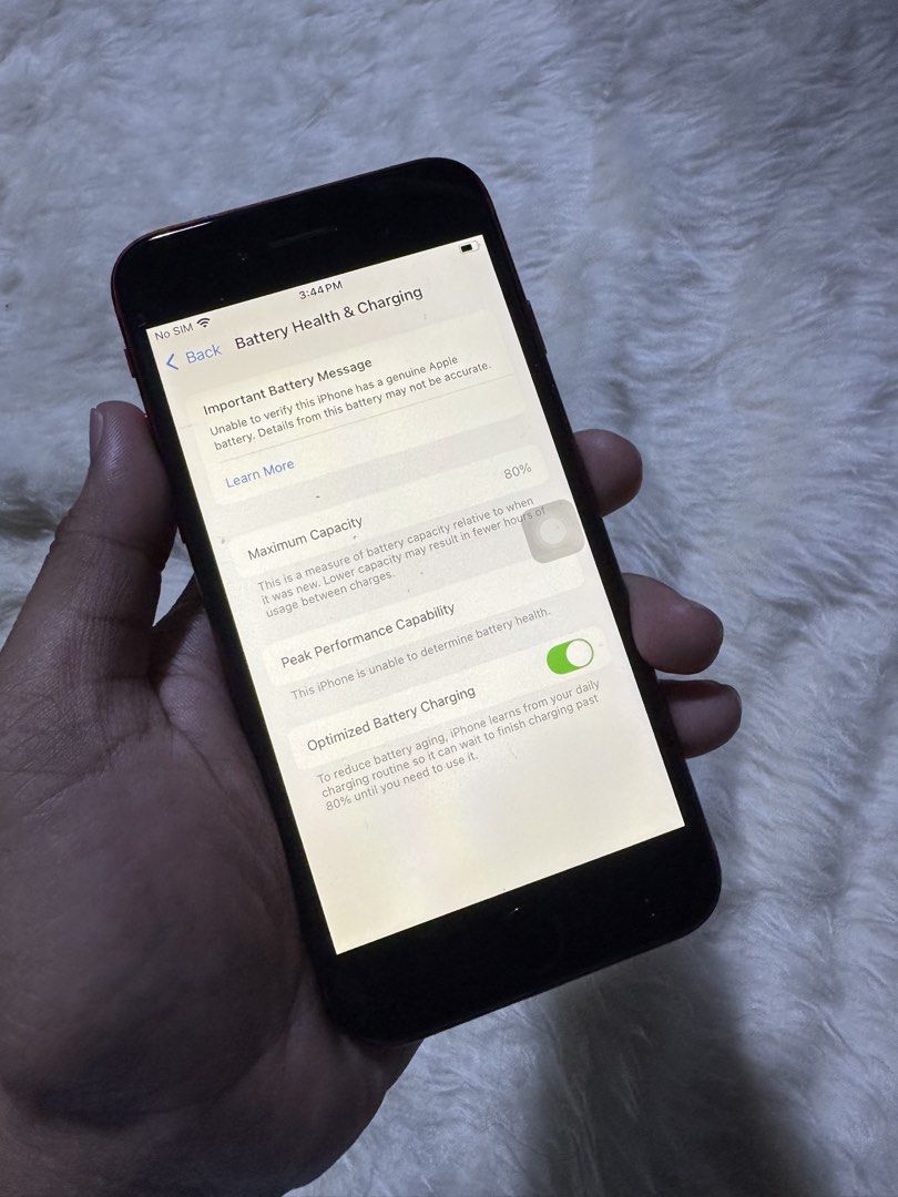 IPHONE SE WIFI USE ONLY (Category: iPhone SE Series) located in Manila. Submitted by si77ie (Listing ID 1466630014, Image 3). Description: For backup phone iPhone SE 64gb ios version 18.6.2 LLA 80hb bawal i reset or i update since wifi use po ang unit. 3500 nalang!.