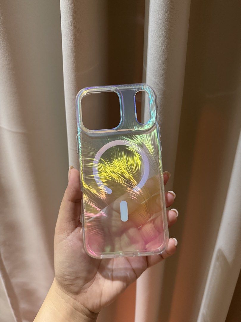 Iridescent feather case (Category: Cases & Sleeves) located in Santa Rosa. Submitted by eyecat_ching (Listing ID 1466769831, Image 1). Description: For iphone 17 pro max Used for 5 days only No brand, no box .