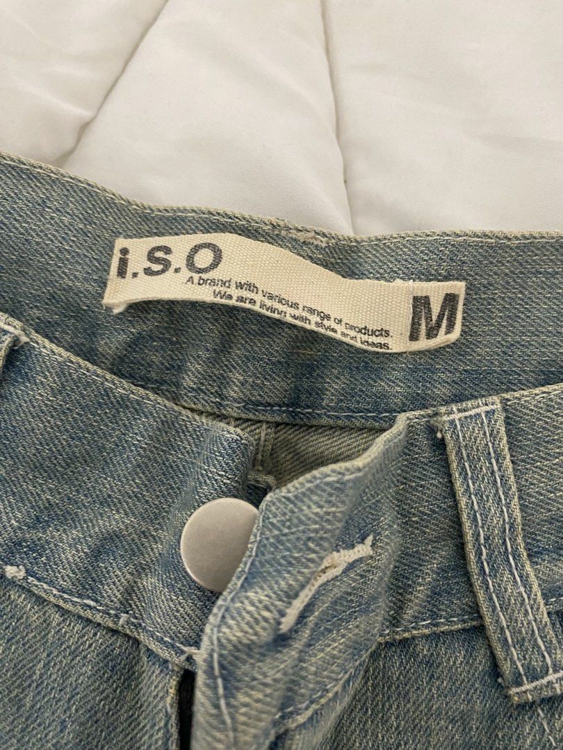 i.s.o Distressed Cargo Jeans Medium Wash (Category: Jeans) located in Manila. Submitted by eileenmaye67636 (Listing ID 1466703040, Image 2). Description: PRELOVED! need wash natambak na - waist: 28 inch length: 39 inch - Wash: Light wash denim - Style: Streetwear cargo jeans with paneling details shipping: j&t and lalamove.