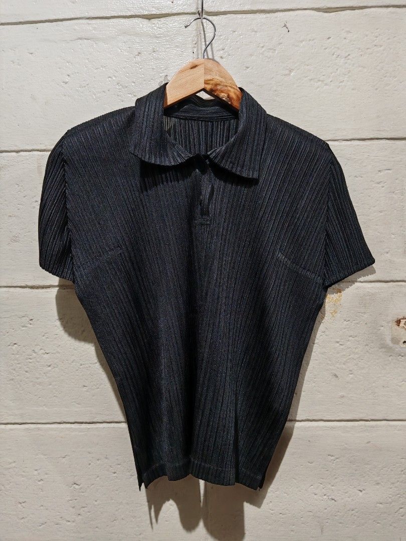 ISSEY MIYAKE X IKKO TANAKA (Category: Shirts) located in Pasay City. Submitted by kuya_uwi_kana (Listing ID 1466678070, Image 1). Description: ISSEY MIYAKE X IKKO TANAKA PIT TO PIT - 18 LENGTH - 22 SHOULDER - 13.5 SLEEVES - 7.5 STRETCHABLE.