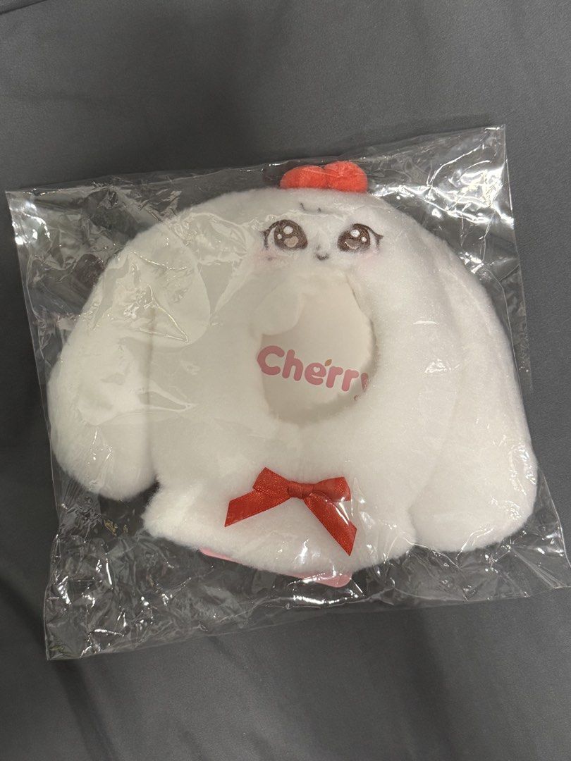 IVE Cherry 張員瑛 手燈套 Minive （分類：韓流周邊）位於 Hong Kong。 由 lucifer08 提交（商品編號 1466725464，圖片 1）。簡介： 全新未拆 唔包官瑕 SF到付 元朗站面交(一半訂防甩底)。
