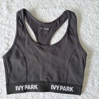 (Category: ) located in . Submitted by petiteprettyboutiquev2 (Listing ID 1466611433, Image 1). Description: .