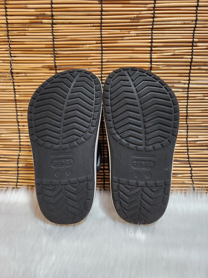 J1- Preloved Original Crocs for kids (Category: Babies & Kids Fashion) located in Navotas City. Submitted by FluffyFeet (Listing ID 1466584513, Image 3). Description: NEW ARRIVAL❗️ This is a PRELOVED ORIGINAL CROCS FOR KIDS‼️ Please managed your expectations ❤️ 📌 Strictly MINE NOW, PAY NOW ONLY❗️ (Unless suki na po na maayos kausap at iwas cancellation) 📌 You may ask for other photos before placing order/s STRICTLY NO RETURN, NO EXCHANGE UNLESS