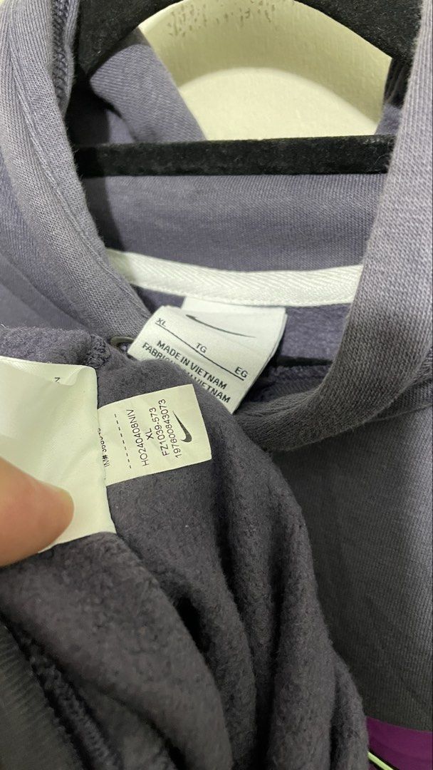 Ja Morant Hoodie (Category: Coats, Jackets and Outerwear) located in Las Pinas. Submitted by mnl.streetwear.ph (Listing ID 1466565546, Image 3). Description: • Ja Morant Hoodie Size Xlarge issue stain 23/28.