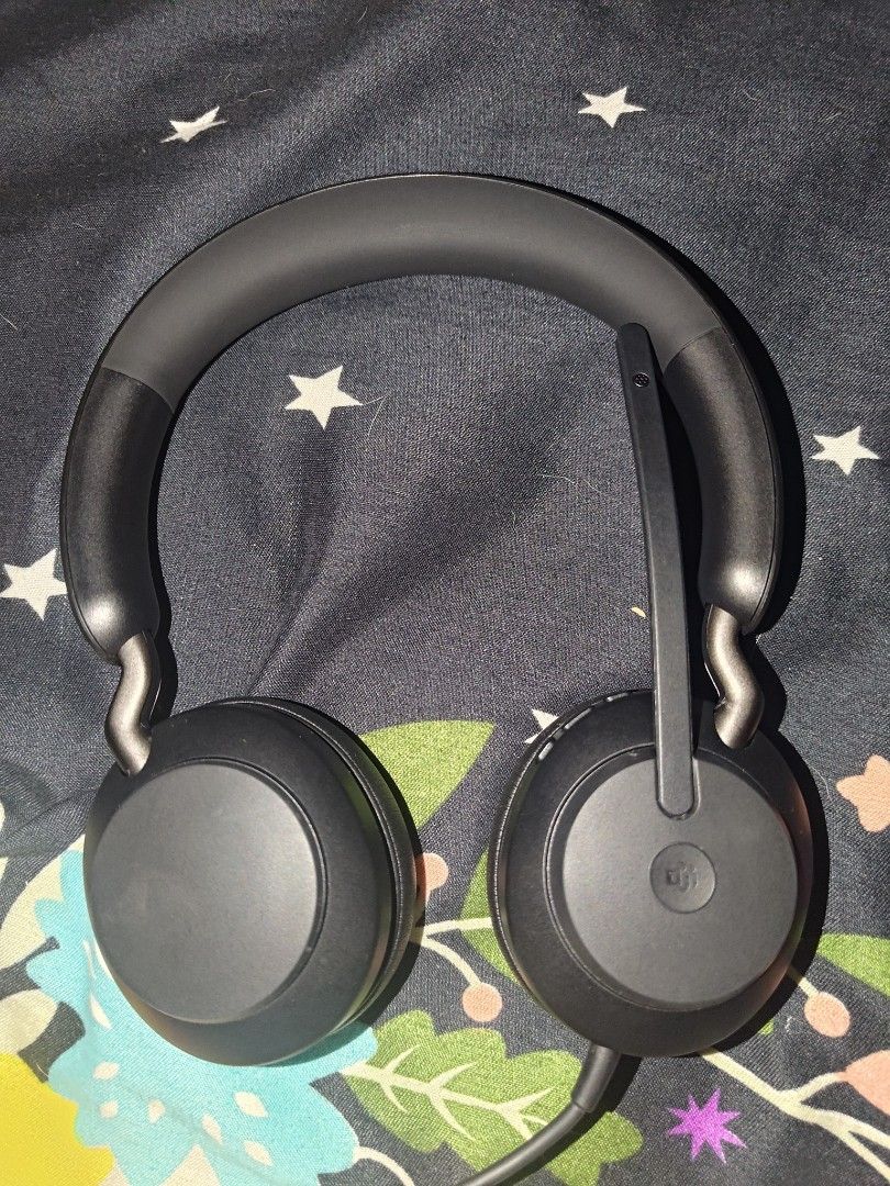 Jabra Evolve2 40SE HSC131 (Category: Headphones & Headsets) located in Manila. Submitted by shendalzare (Listing ID 1466630430, Image 3). Description: Selling: Jabra Evolve2 40 SE USB-C Stereo Headset (MS Teams Certified) Price: 2,800 ( negotiable) Condition: Mint / Pristine condition. Zero leatherette peeling, ear cushions and headband are like new. Key Features: Direct USB-C plug-and-play for modern laptops, MacBooks, phones, and tablets 3-Micr