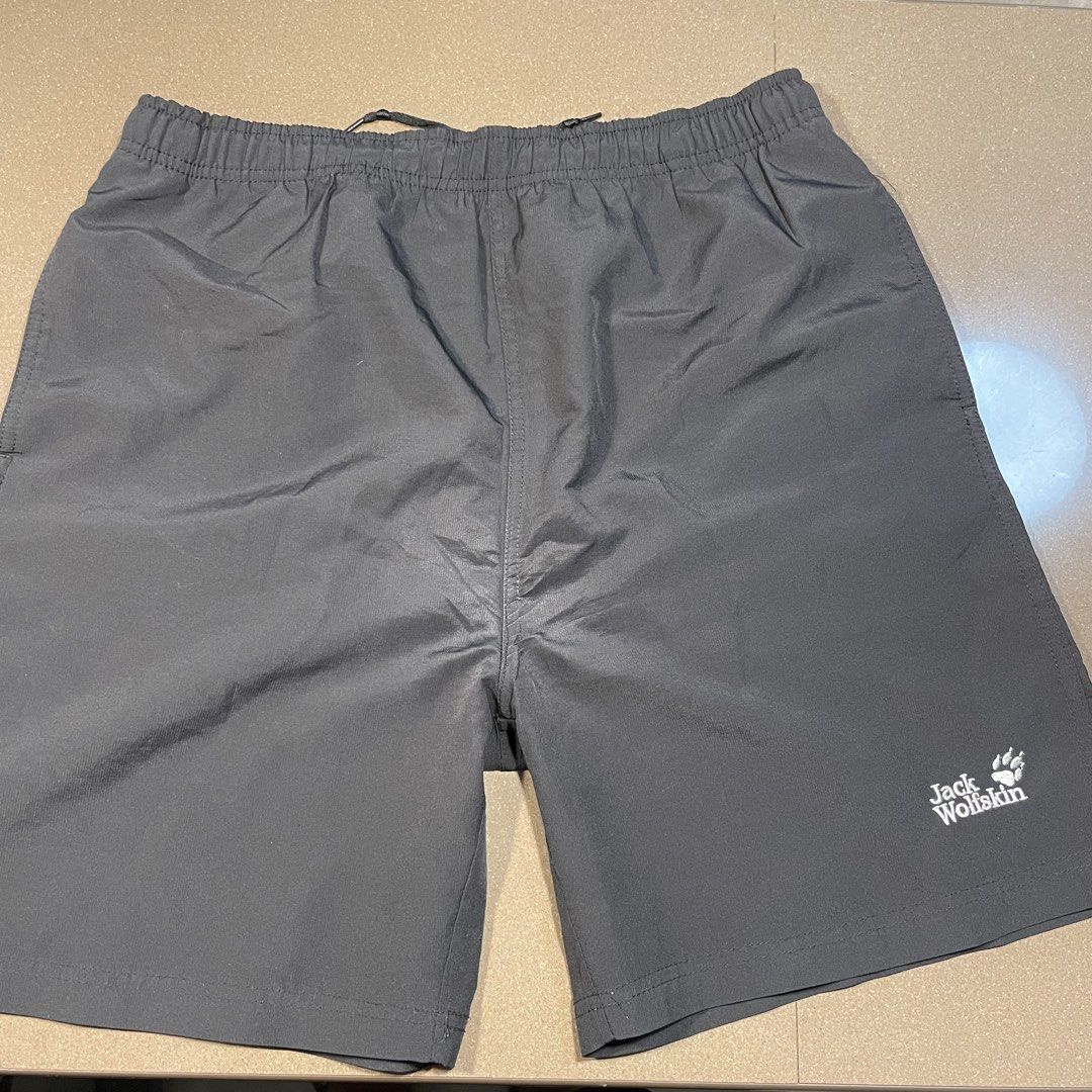 Jack Wolfskin Outdoor Shorts (Category: Shorts) located in Puerto Princesa. Submitted by lookmomicanbuy (Listing ID 1466668174, Image 1). Description: Good condition.