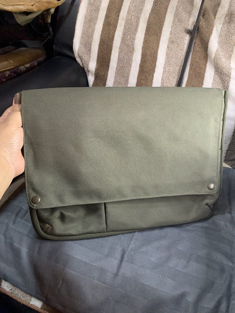 Japan brand laptop bag /document bag (Category: Belt bags, Clutches and Pouches) located in Cabanatuan. Submitted by mjluxxejapan (Listing ID 1466615101, Image 1). Description: Fixed price approx 14”x10” meas canvas material magand matibay quality Like new cond .