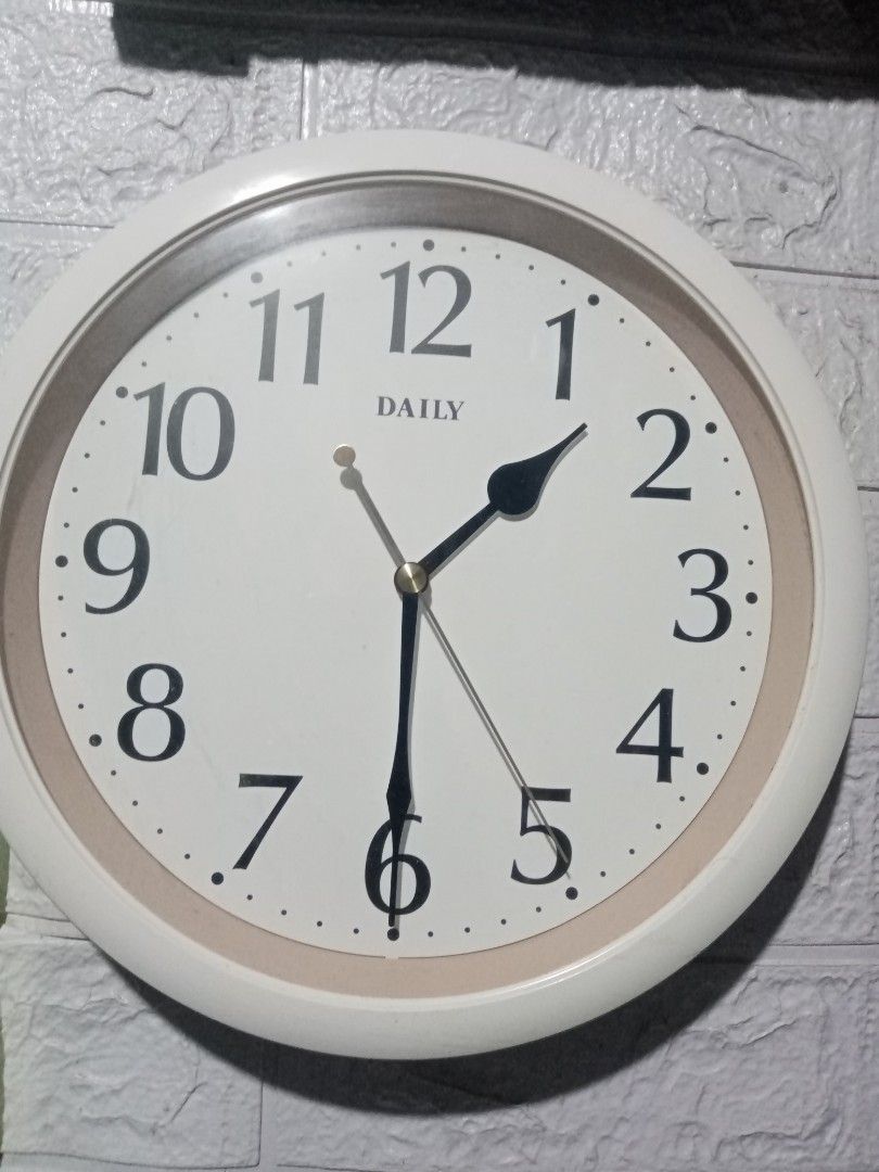 Japan Daily Wall Clock (Category: Clocks) located in Caloocan City. Submitted by 4kidsstore (Listing ID 1466605858, Image 1). Description: Issue minimal scratches.