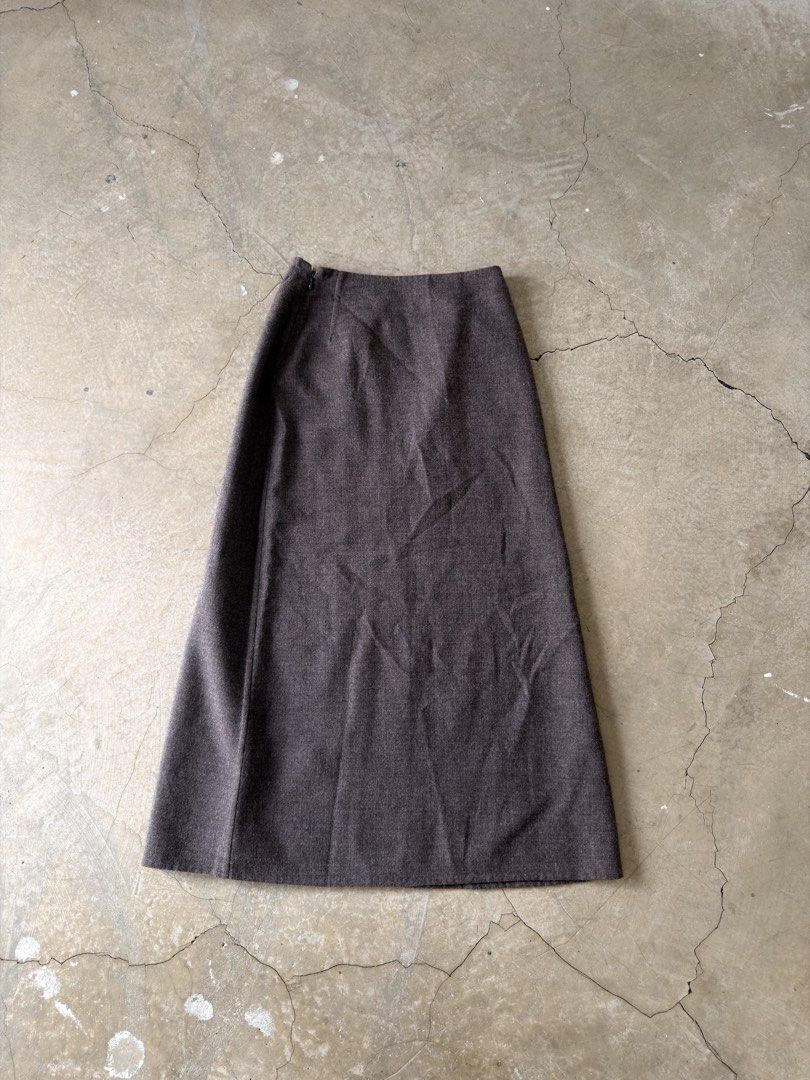 Jil Sander Wool Skirt Brown Size 36 (Category: Skirts) located in Alfonso. Submitted by jbcamet (Listing ID 1466566692, Image 1). Description: - Brand: Jil Sander - Item: Wool midi skirt - Color: Rich brown - Size: Tagged Size 36 - Material: Structured wool - Closure: Side zip - Details: Interior label and care instructions intact - Style: Classic minimalist aesthetic.