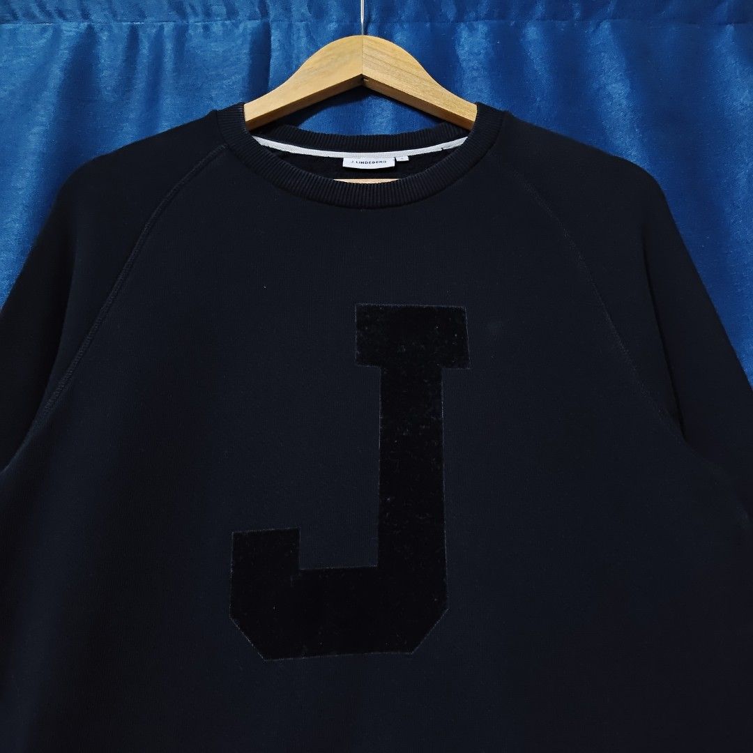 j.lindeberg GAMUZA CREWNECK (Category: Coats, Jackets and Outerwear) located in Makati City. Submitted by upcycled.closeth (Listing ID 1466596354, Image 3). Description: - Authentic J.lindeberge product - Black, Long-sleeved - Size: Medium to Semi Large (men's) - Like new - Authentic - flaws: no flaws - Excellent condition - Need wash, fresh from bale - Features design of J.lindeberg gamuza logo crewneck - Material: 100% cotton !!STILL NEGOTIABLE