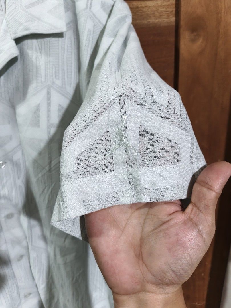 JORDAN AOP BUTTON DOWN POLOSHIRT (Category: Activewear) located in Tagum. Submitted by danelle_closet1106 (Listing ID 1466689821, Image 3). Description: GOOD AS NEW NO ISSUE SIZE:MED TO LARGE NEEDWASH ONLY.