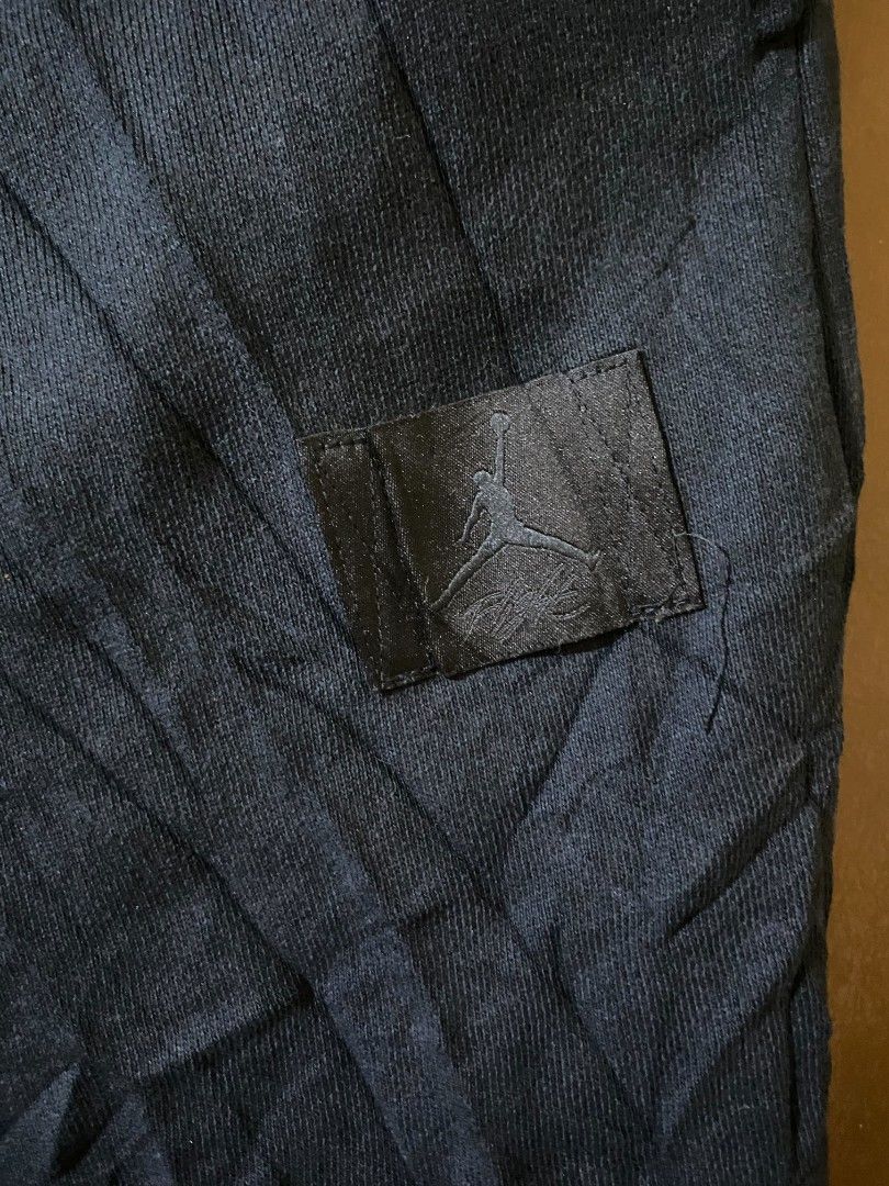 Jordan Black Sweatpants Joggers Size M (Category: Joggers) located in Taguig. Submitted by cabugchear34421 (Listing ID 1466599408, Image 2). Description: - Jordan - Regular fit with comfortable leg room and cuffed ankles - Soft fleece material - Adjustable drawstring with metallic tips stamped with the Jumpman logo - Small black Jordan patch near the left pocket - Good condition .