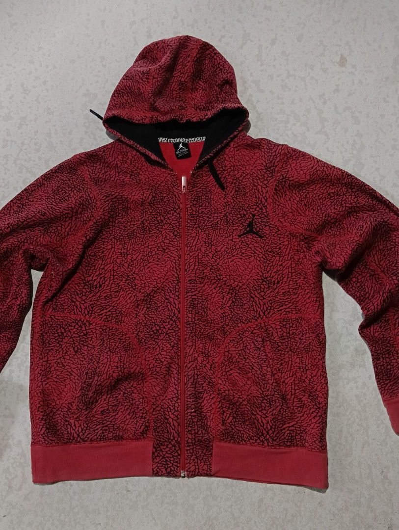 Jordan red cement (Category: Coats, Jackets and Outerwear) located in Ajuy. Submitted by aljohndalumpines88 (Listing ID 1466564311, Image 2). Description: issue sleeve hem konti destress.
