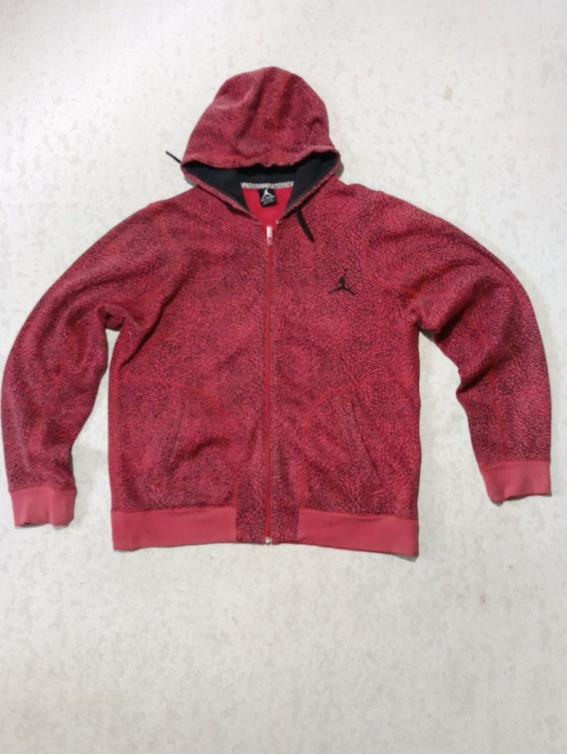 Jordan red cement (Category: Coats, Jackets and Outerwear) located in Ajuy. Submitted by aljohndalumpines88 (Listing ID 1466564311, Image 1). Description: issue sleeve hem konti destress.