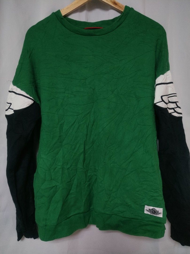 JORDAN WINGS (Category: Coats, Jackets and Outerwear) located in Manila. Submitted by liljhayvillanueva (Listing ID 1466713336, Image 2). Description: JORDAN WINGS SIZE XL COLORATE 9.5/10 ISSUE X EXELENT CONDITION.