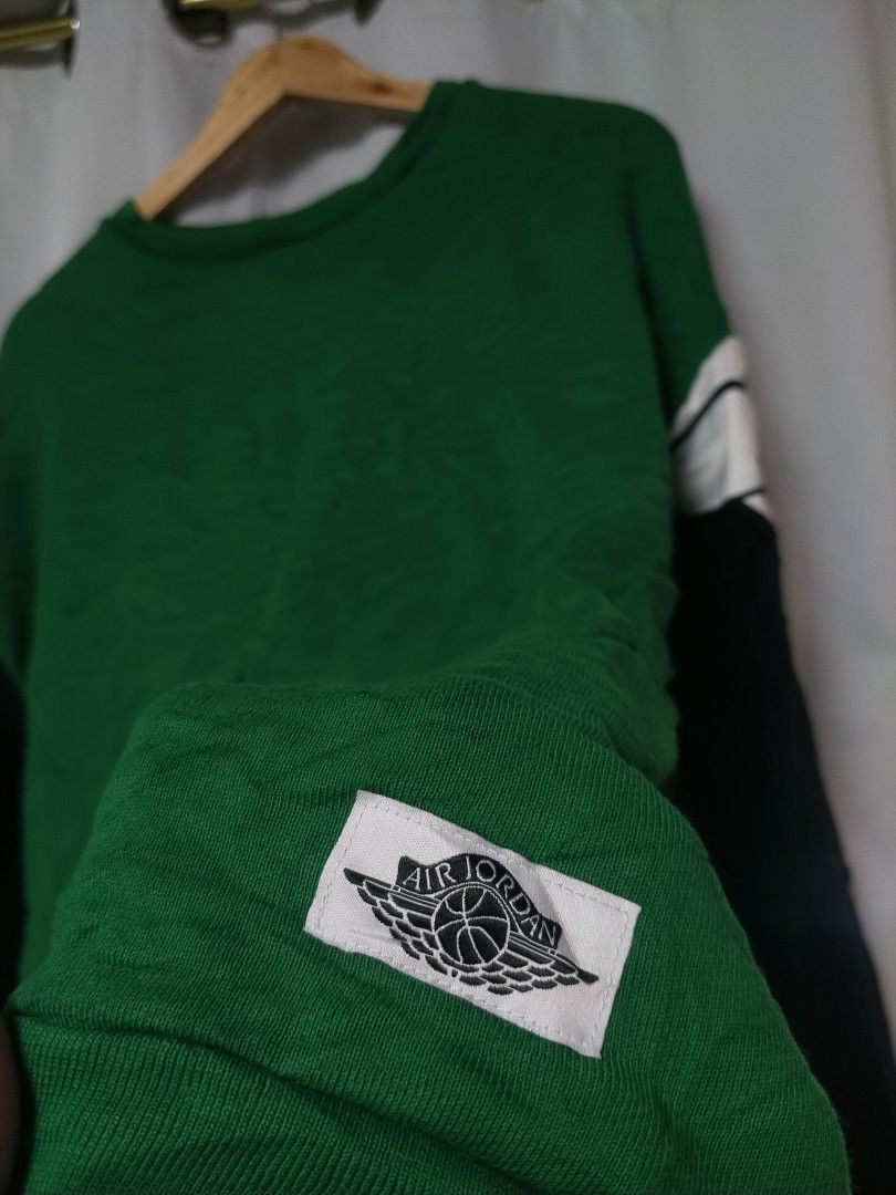 JORDAN WINGS (Category: Coats, Jackets and Outerwear) located in Manila. Submitted by liljhayvillanueva (Listing ID 1466713336, Image 3). Description: JORDAN WINGS SIZE XL COLORATE 9.5/10 ISSUE X EXELENT CONDITION.