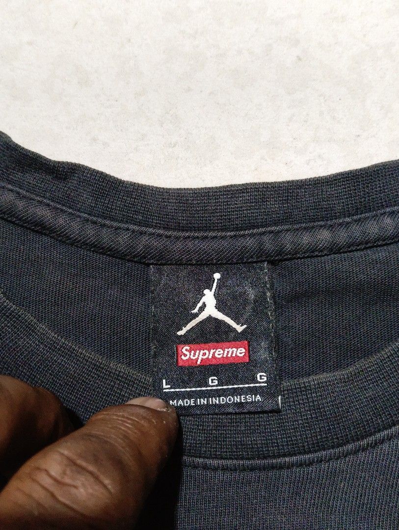 Jordan x supreme (Category: Tshirts & Polo Shirts ) located in Ajuy. Submitted by aljohndalumpines88 (Listing ID 1466719322, Image 2). Description: Sun fade issue.