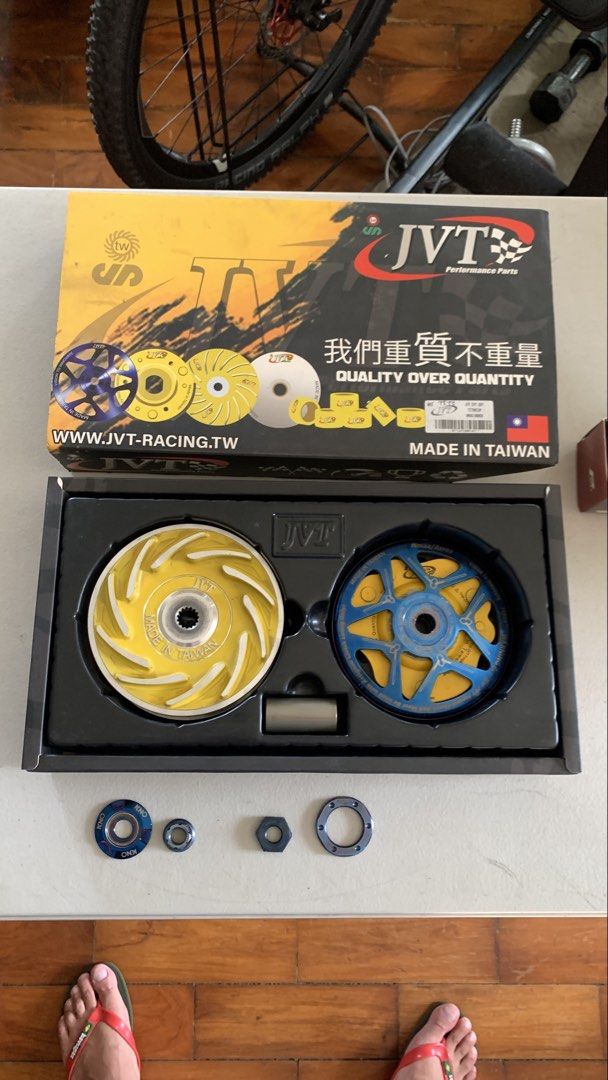 JVT complete cvt set for aerox/nmax (Category: Other Motorcycles Parts and Accessories) located in San Luis. Submitted by puppet44 (Listing ID 1466570906, Image 1). Description: - Brand: JVT Performance Parts (Made in Taiwan) - Compatibility: Yamaha Aerox / Nmax - Condition: Brand new in box with complete set components - Included: Yellow/blue custom drive face, clutch assembly, collar, and specialized KNO blue-burnt bolts/nuts - Performance: Des