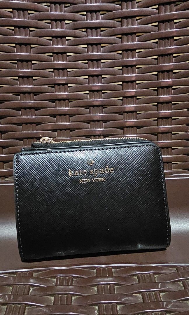 KATE SPADE SMALL L-ZIP WALLET (Category: Wallets & Card Holders) located in Taytay. Submitted by smallgoodiesph (Listing ID 1466638153, Image 1). Description: Measurements: Length: 4.8" Height: 3.7" Material: Saffiano Leather Features: Exterior slip pocket Interior ID window, 2 slip pockets, bill slot 5 interior credit card slots Snap closure L-Zip Coin Compartment Metal logo Dust Bag Included: No Deacription: Polished and compact, Kate Spade Sma