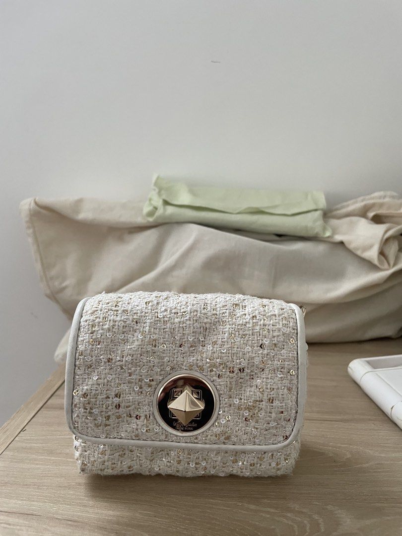 Kate Spade Tweed Sequins Crossbody Bag (Category: Cross-body Bags) located in Cordova. Submitted by fiercedragon.47e450 (Listing ID 1466604910, Image 1). Description: - Brand: Kate Spade - Material: White tweed with subtle sequins - Hardware: Gold-tone turnlock closure - Interior: White leather lining, logo stamp, and slip pocket - Style: Compact crossbody, perfect for evening wear.