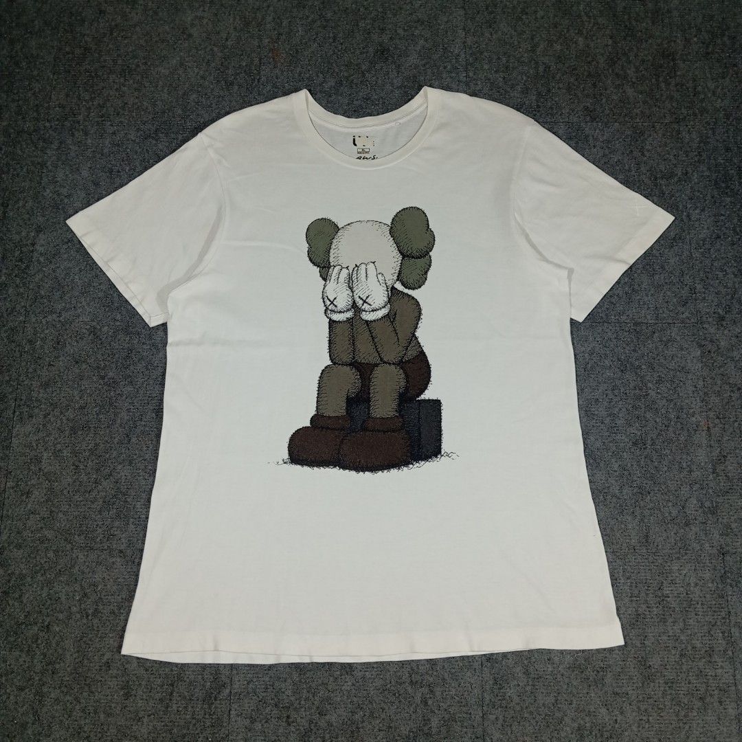 Kaws x Uniqlo Passing Through Tee (Category: Activewear) located in Taguig. Submitted by sito. (Listing ID 1466629169, Image 1). Description: For sale! 📣 Kaws x Uniqlo Passing Through Tee Specs and measurements: • Size XL • Length 31 inches • Width 23 inches Condition Details: • Issue: NONE • Color rate: 10/10 • Overall Condition: 10/10 Asking Price: ~₱520 Transaction Details: Location: Upper Bicutan, Taguig City, Metro Manila, 1633 Payment: Gca