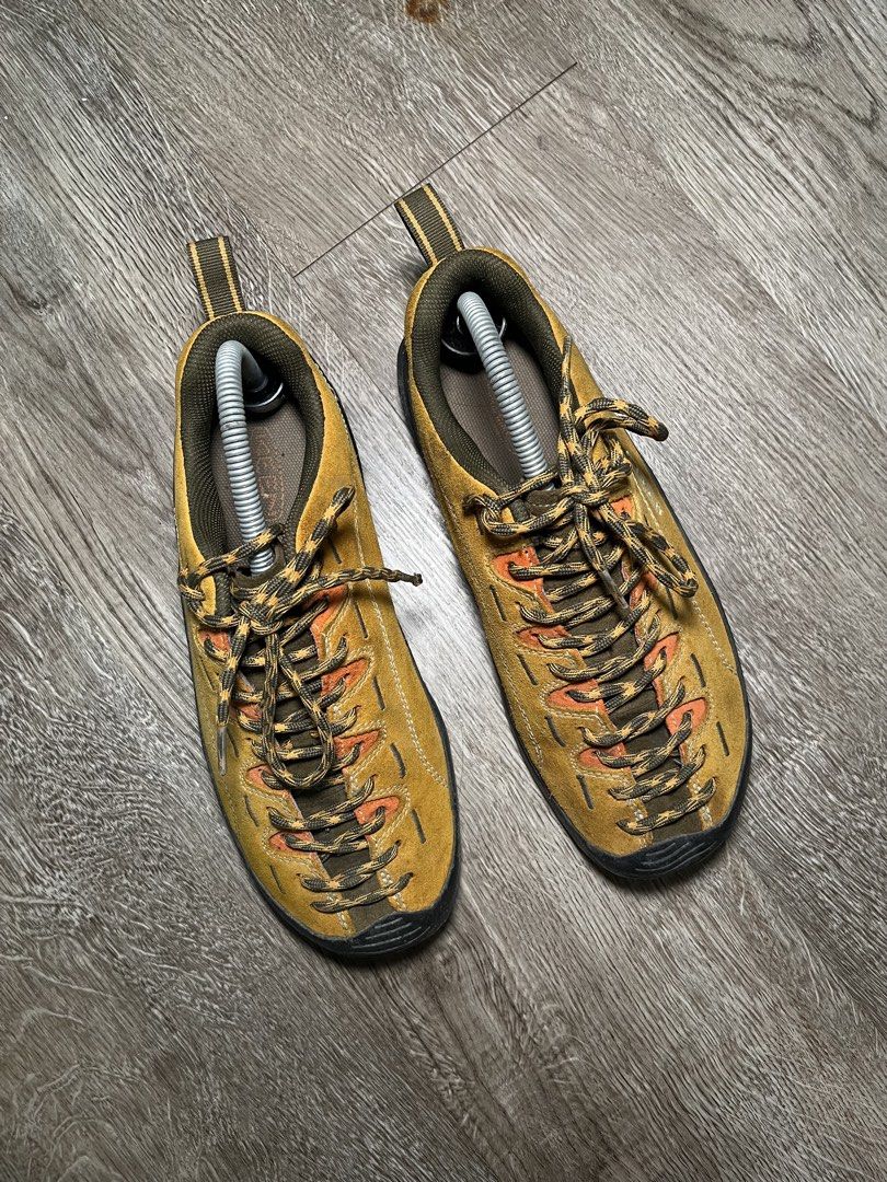 Keen Jasper sz 8US (Category: Sneakers) located in Bacolod City. Submitted by xamurai (Listing ID 1466746407, Image 2). Description: Keen Jasper Sz 8US/40.5 EU Some slight inner heel separation but won’t really notice ISSUE: left pair needs repair. Side rubber doesn’t stick to the shoe anymore. *Shipping shall be shouldered by buyer, thru Lalamove or LBC*.